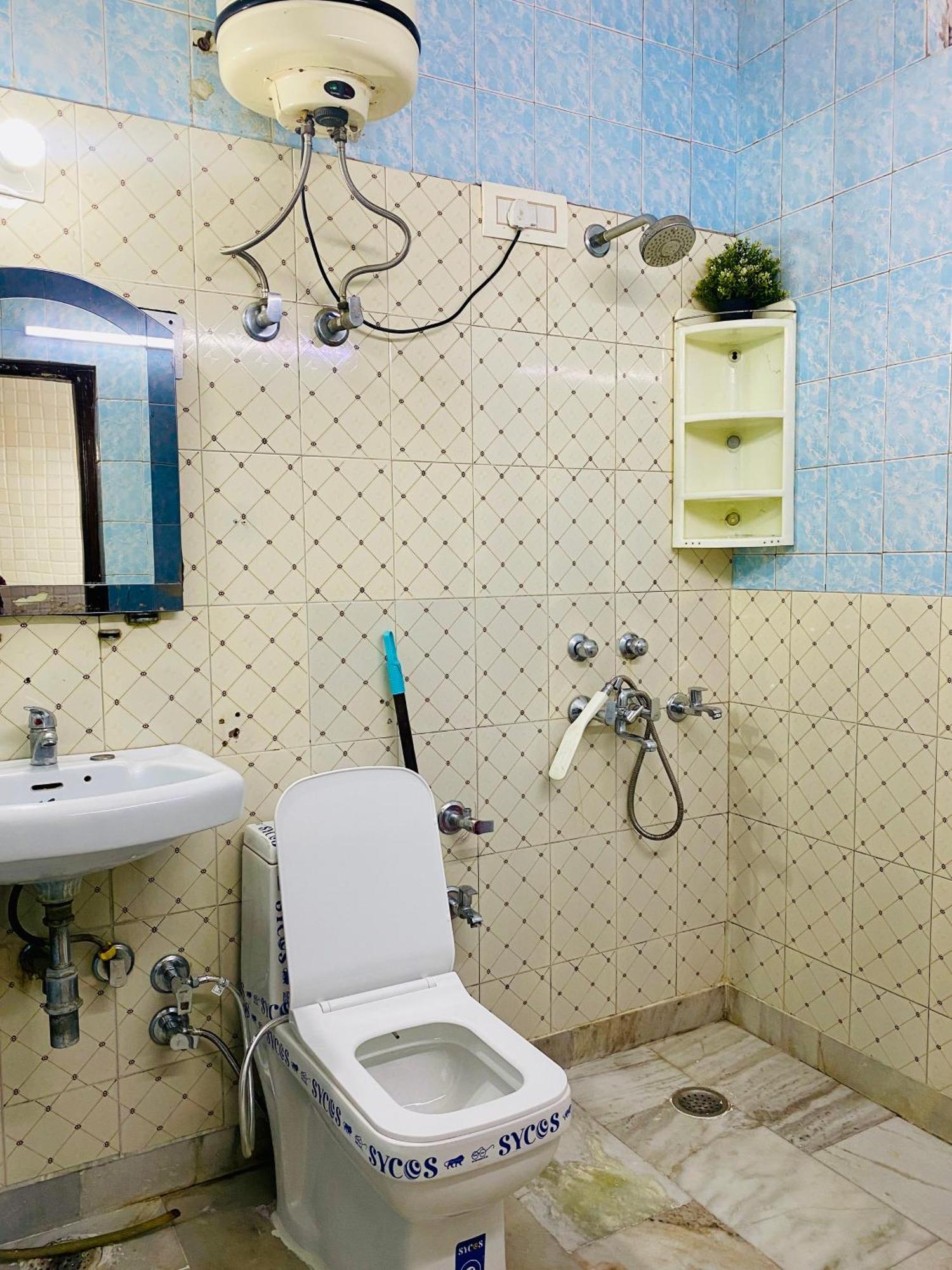 2bhk Flat * New Delhi
